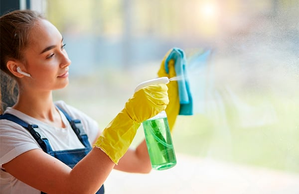 Secrets of indoor and outdoor window cleaning