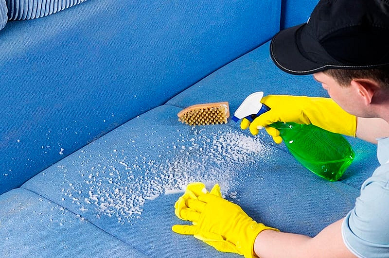 Cleaning agents with enzymes