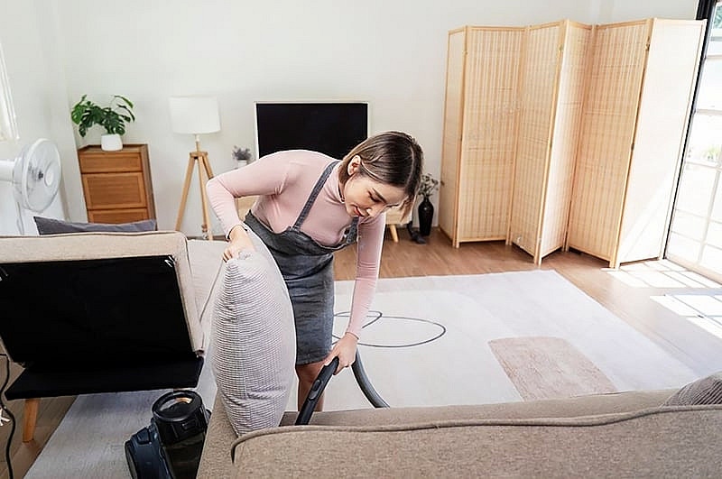 Cleaning upholstered furniture at home
