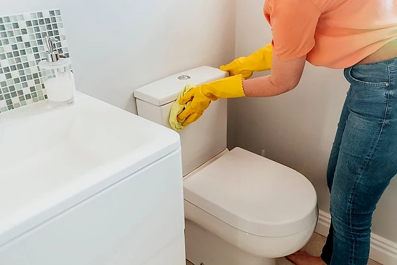 Bathroom and Toilet Cleaning: Hygiene and Mineral Deposits
