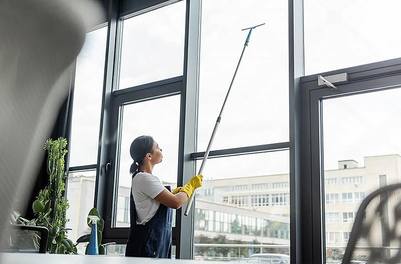 Clean windows in Kilkenny